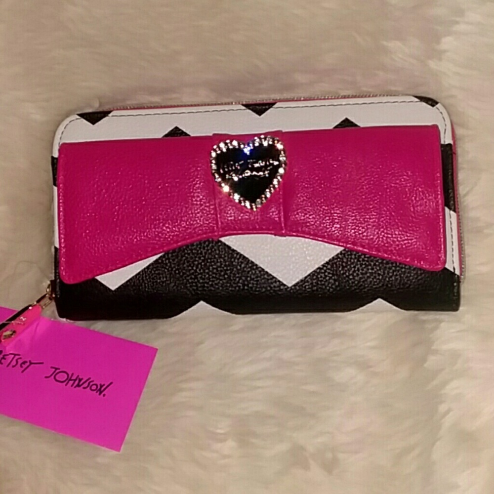 NWT Betsey Johnson Faux Leather Bow Wallet Chevron